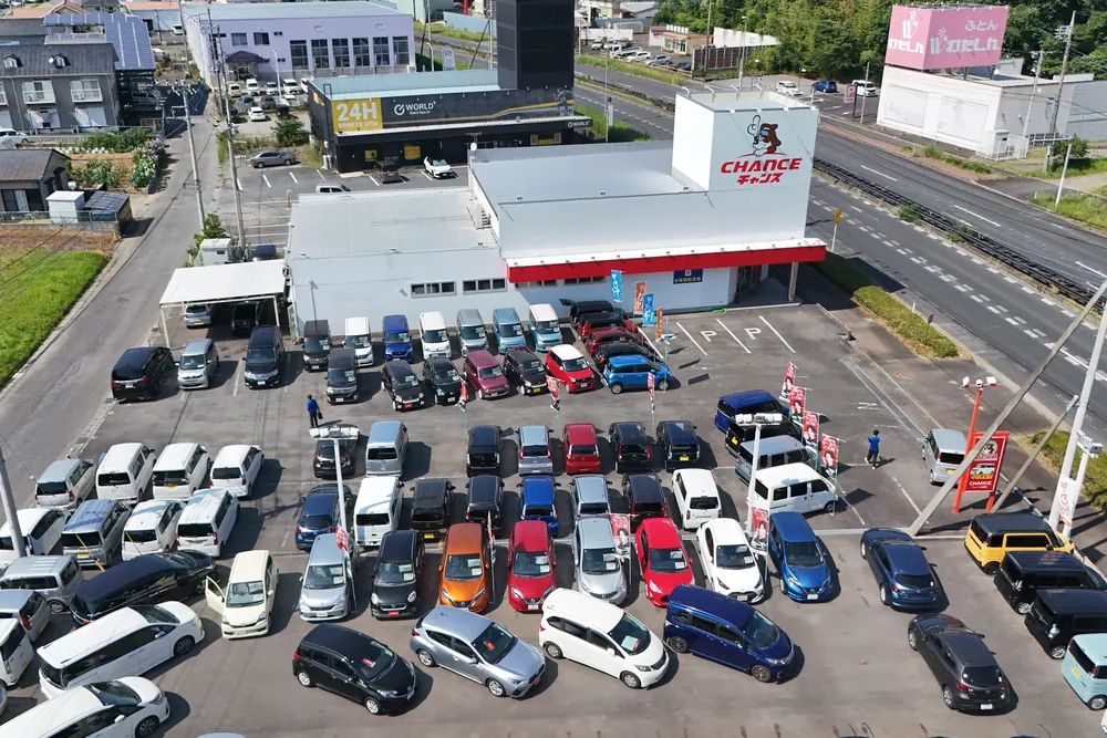 チャンス佐原店の展示場と、国道51号