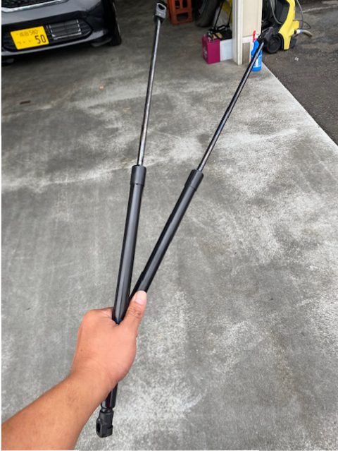 リアゲートダンパー取り付け