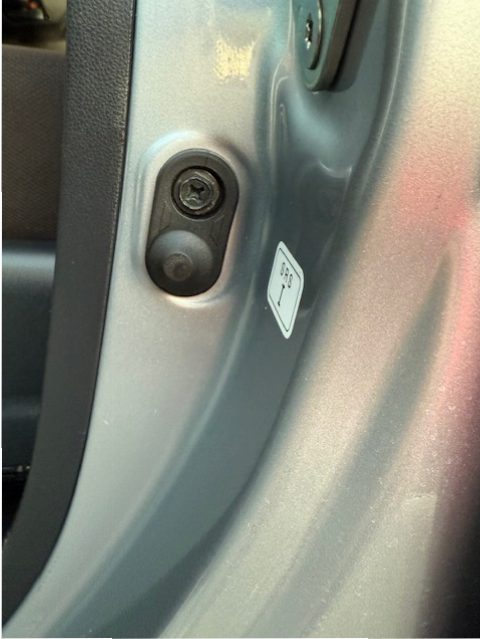 カーテシスイッチ交換