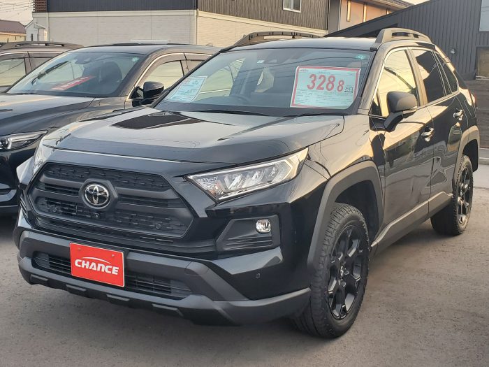 今日紹介する在庫車はRAV4！！