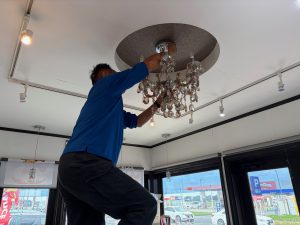 シャンデリア交換💡