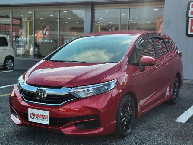 🚗【特選車】鮮やかなレッドが目を惹く！使い勝手抜群の「ホンダ シャトル」入荷しました✨