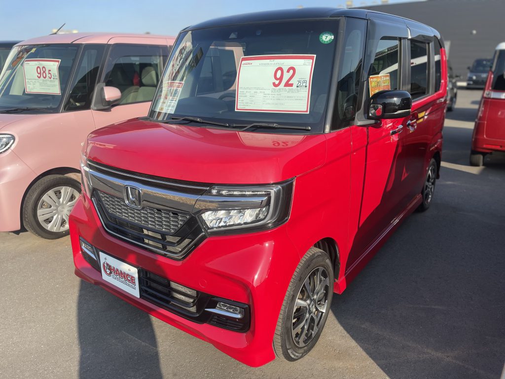 ツートンカラーのNBOX🚗