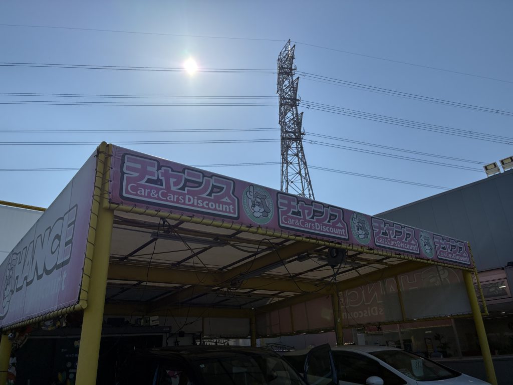 ピットの屋根がピカピカに！