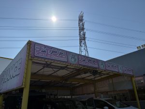 ピットの屋根がピカピカに！